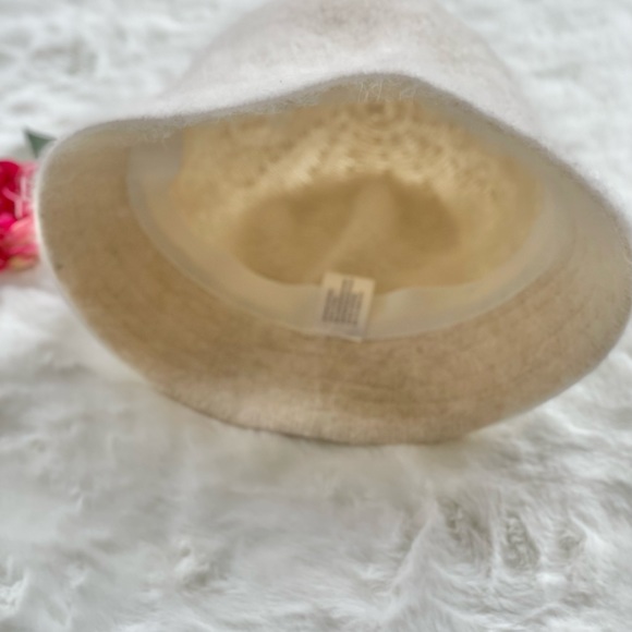 Like New Condition Vintage Angora Bucket Hat White. 28% Angora 50% polyester - Picture 5 of 5